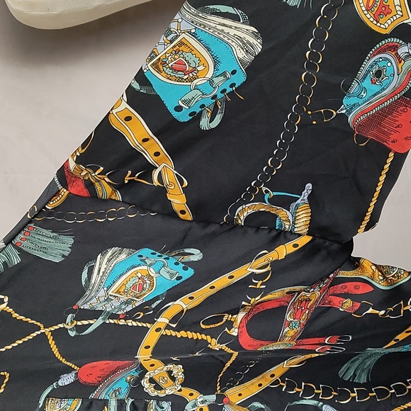 BOOHOO elegant black w design blouse - Picture 4 of 6